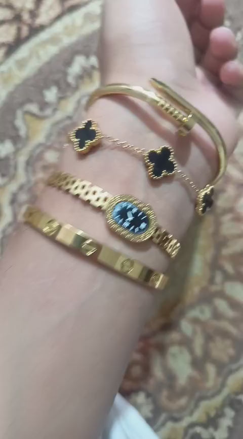 Luxury Gold Clover Jewelry Set – Timeless Elegance